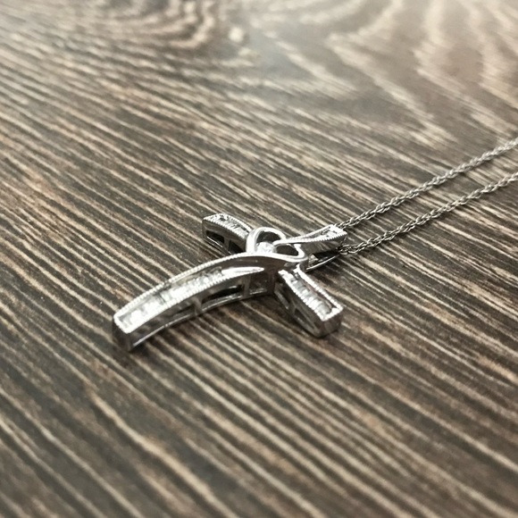 Stunning Helzberg Diamond 1/5 CT Diamond Cross Necklace - Picture 5 of 8